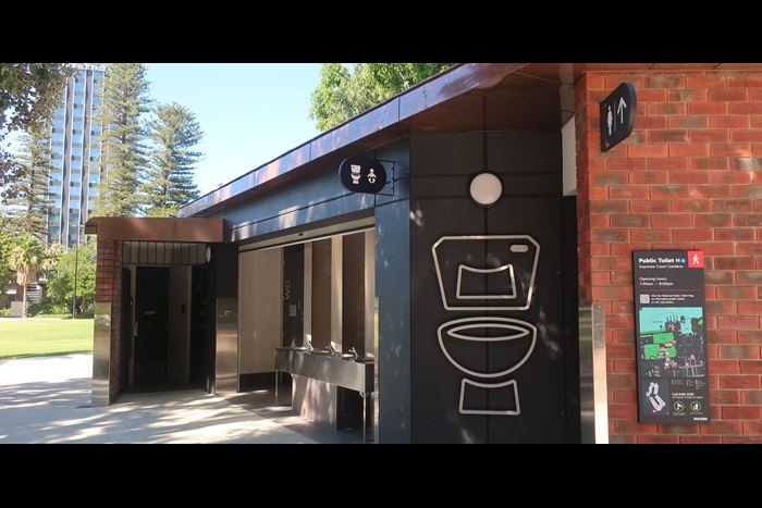 Supreme Court Gardens toilets with new wayfinding