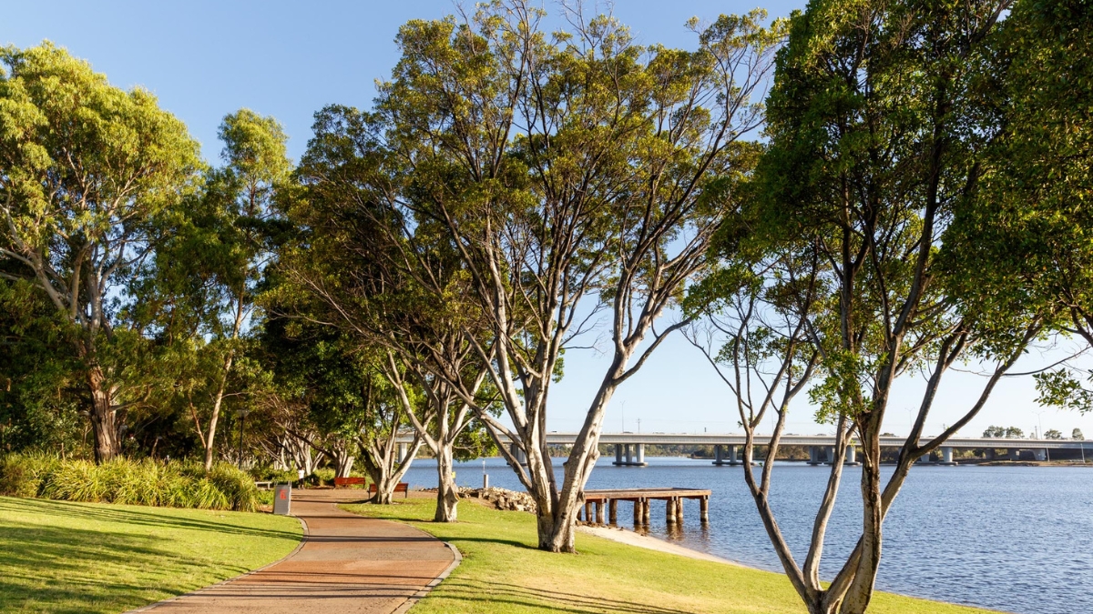 VIew of Mardalup Park with the Swan River in the background
